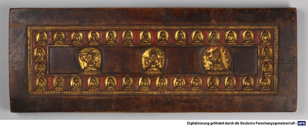 Tibetischer Buchdeckel (Unterdeckel) mit Darstellungen religiöser Figuren